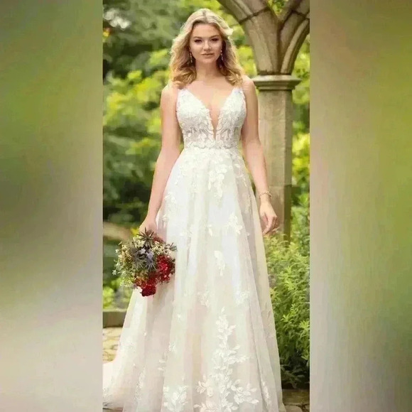 Essence of Australia Wedding Dress - D3023 - Picture 1 of 6